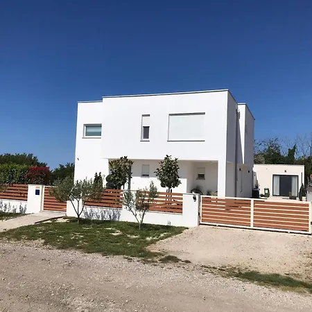 Comfortable Family Retreat With Pool * Galižana