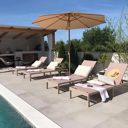 Comfortable Family Retreat With Pool *