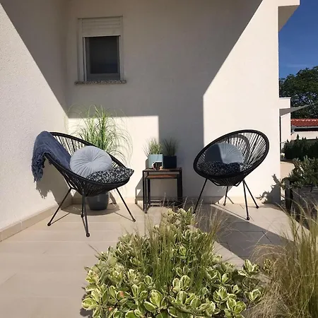 Feriehus Comfortable Family Retreat With Pool Galižana