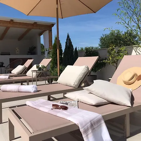 Comfortable Family Retreat With Pool Galižana